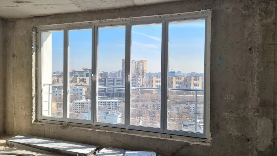 Проём под лестницу на этапе черновых работ